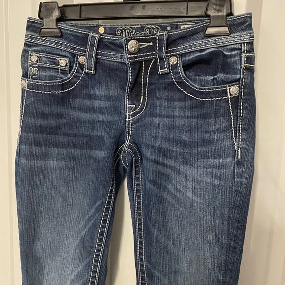 Miss Me Girls Embellished Fleur De Lis Dark Wash Mid-Rise Skinny Jeans - Picture 2 of 7